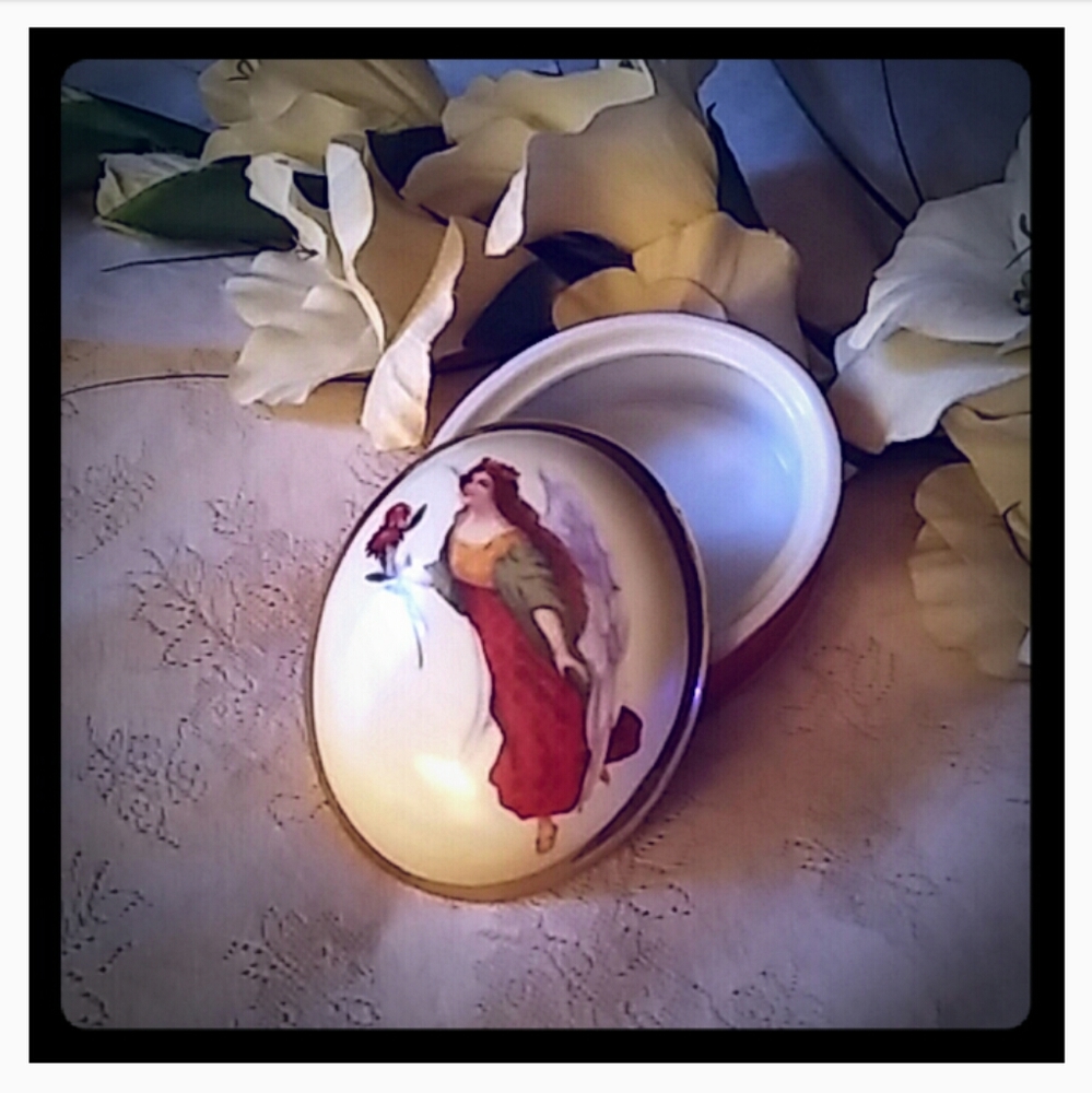 Boehm Victorian Christmas Angel Trinket Box